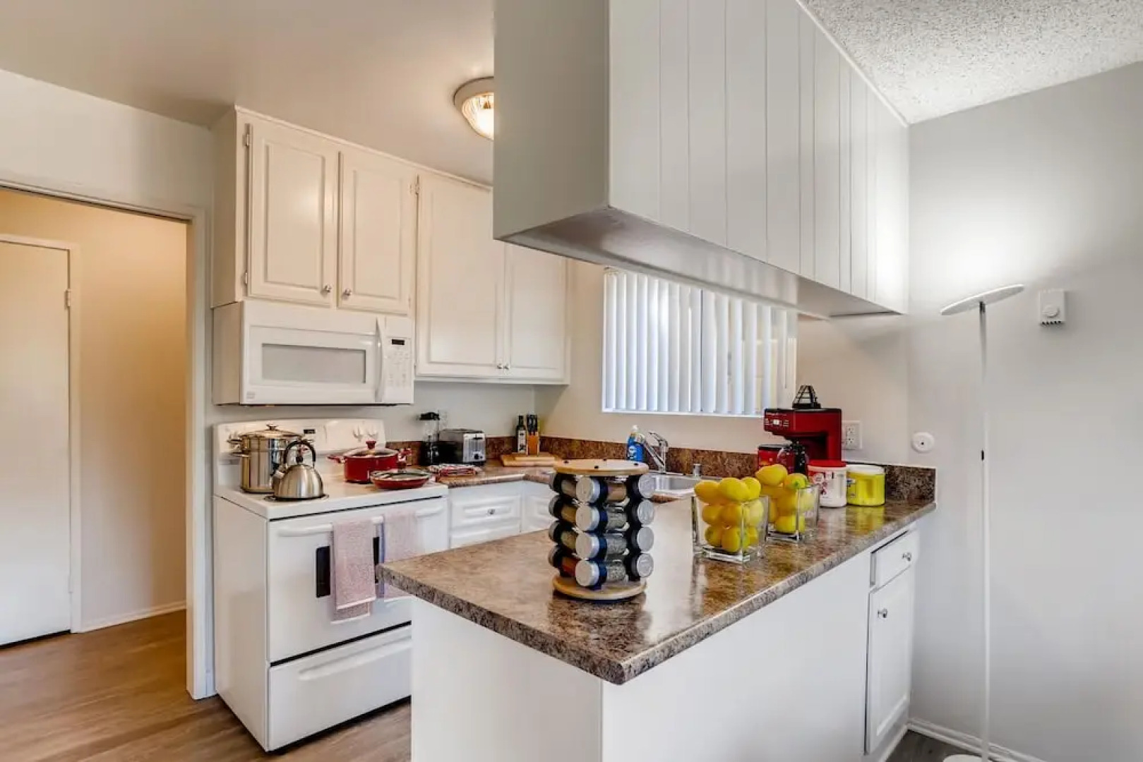 Private Entrance - 2BR Next To Ritz Carlton - Walk Down to Ocean! (MB1)