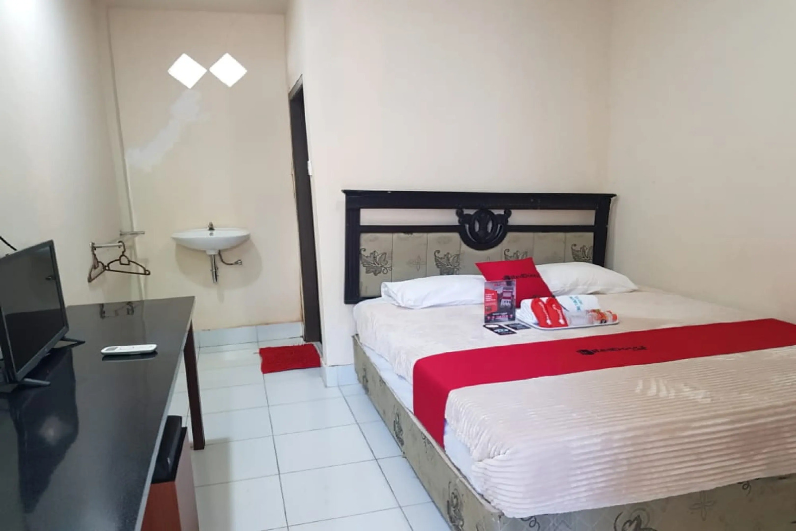 RedDoorz near Pantai Timba Batu Lombok