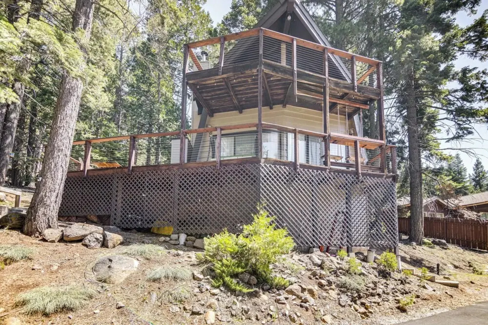 Woodsy Lake Almanor Cabin w/ Community Perks!