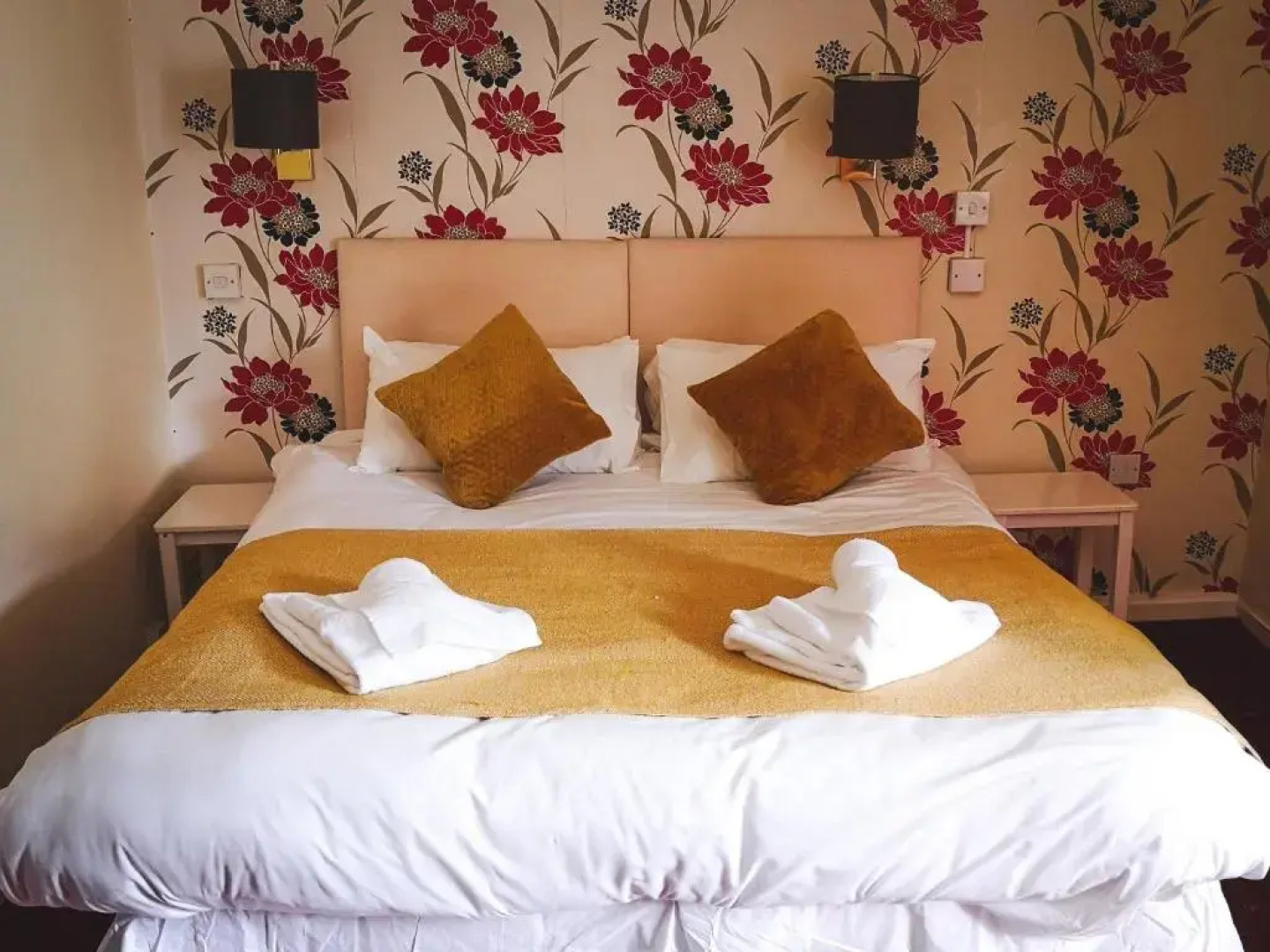 George and Abbotsford Hotel