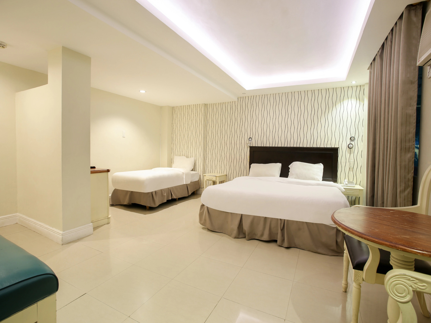 OYO 252 Hotel Euroasia (Vaccinated Staff)