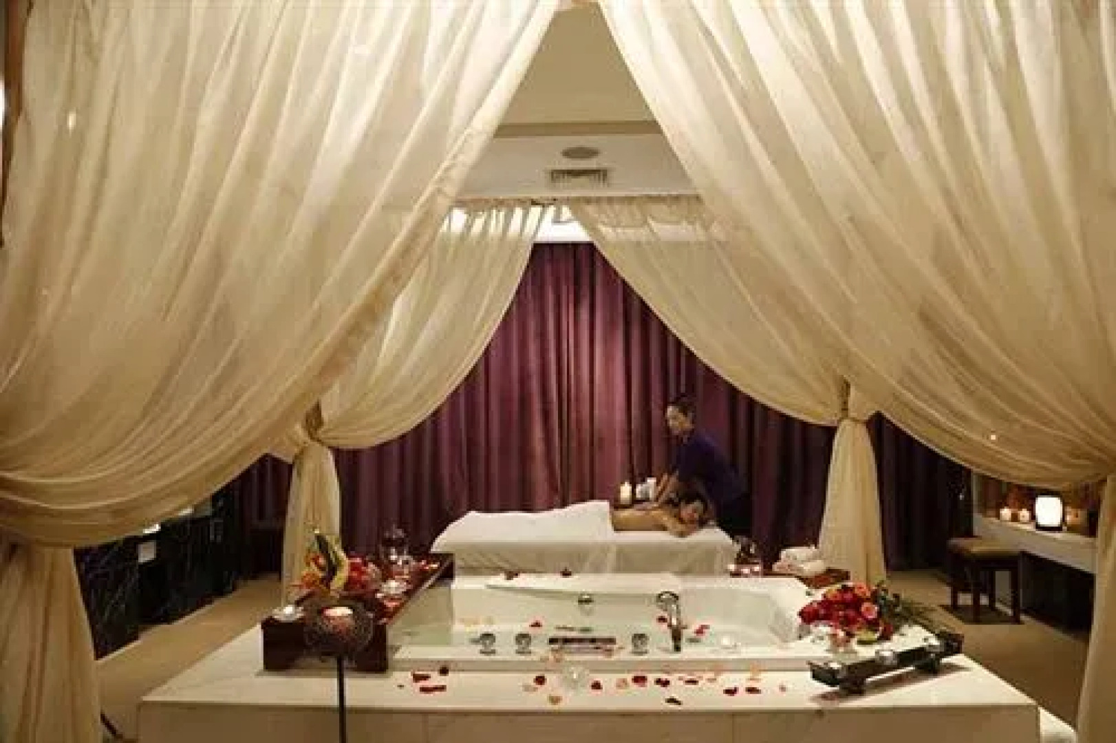 Golden Elephant Golf Hotel