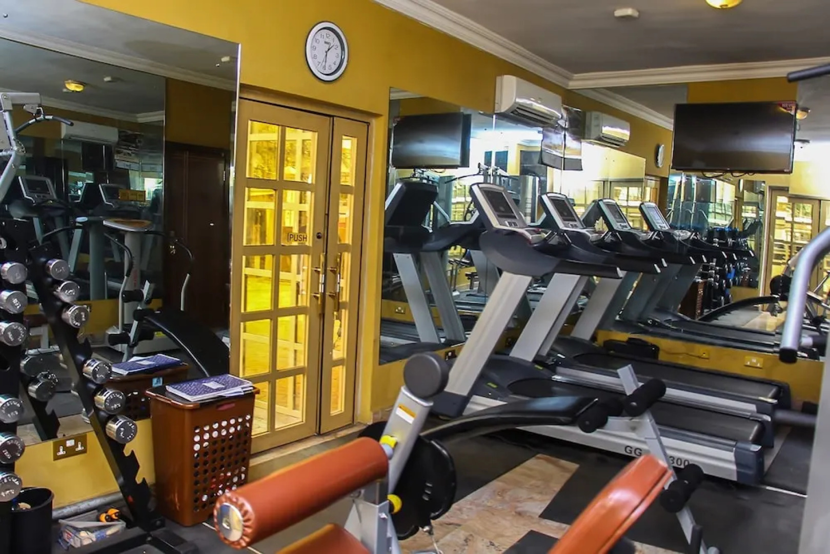 Banex Hotel and Suites