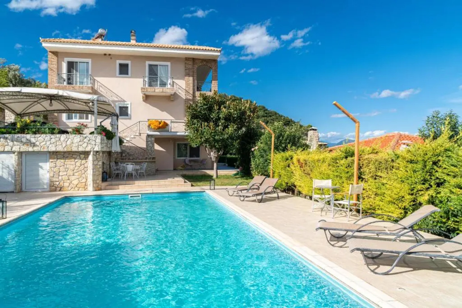 Villa Thea-1 hour and 50 minutes from Athens International Airport