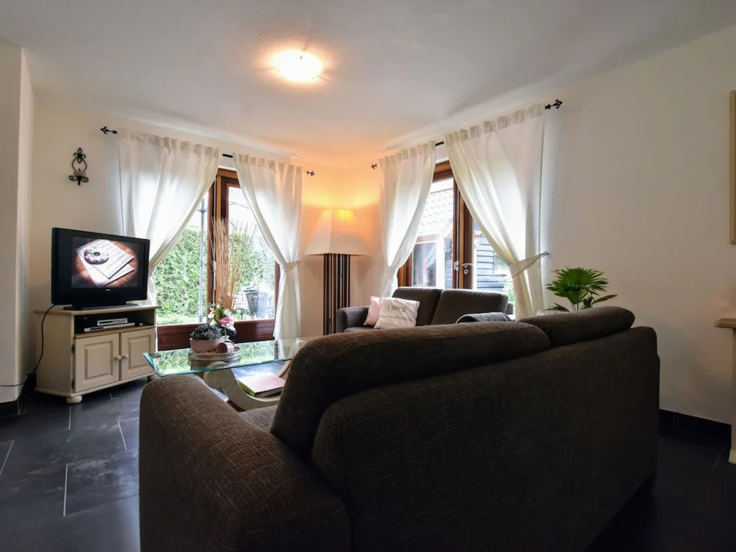 Secluded Holiday Home in Voorthuizen by the Lake