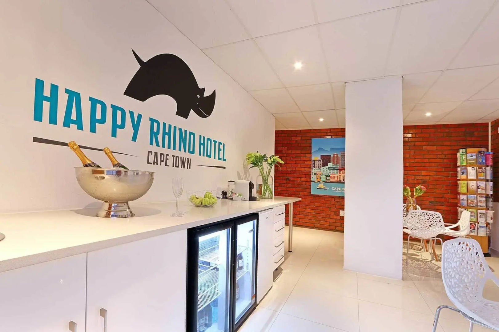 Happy Rhino Hotel