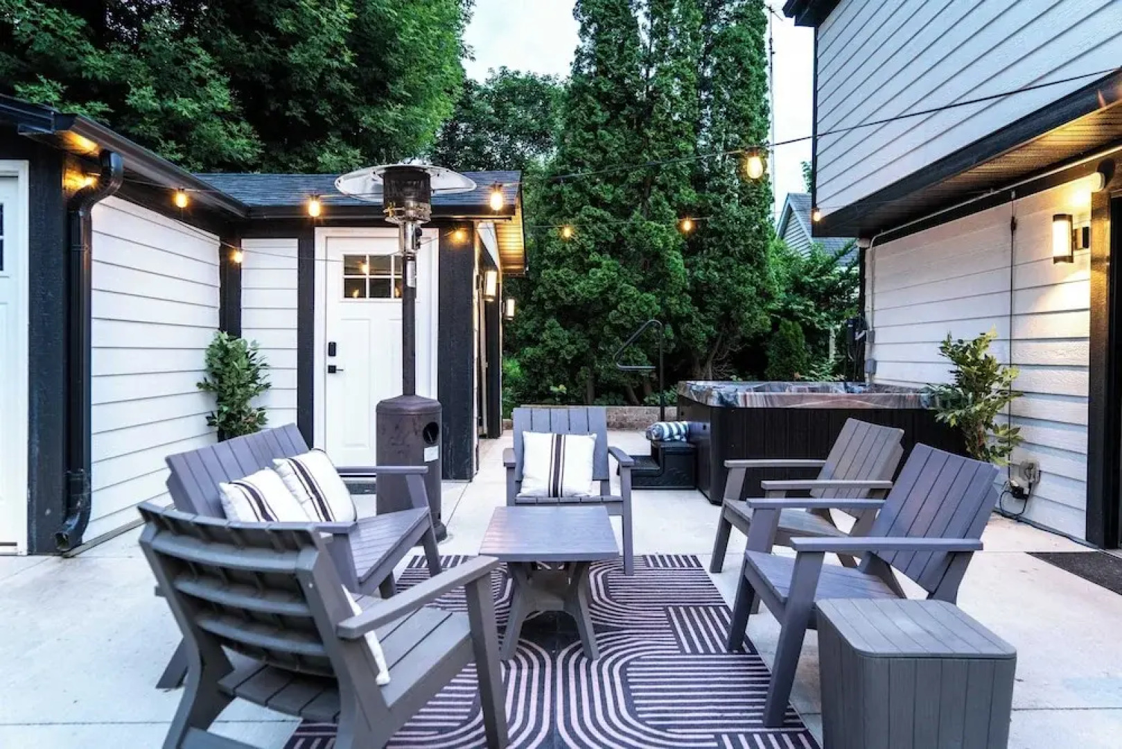 Gatsby Theme Near Downtown w Game Room, EV Charger