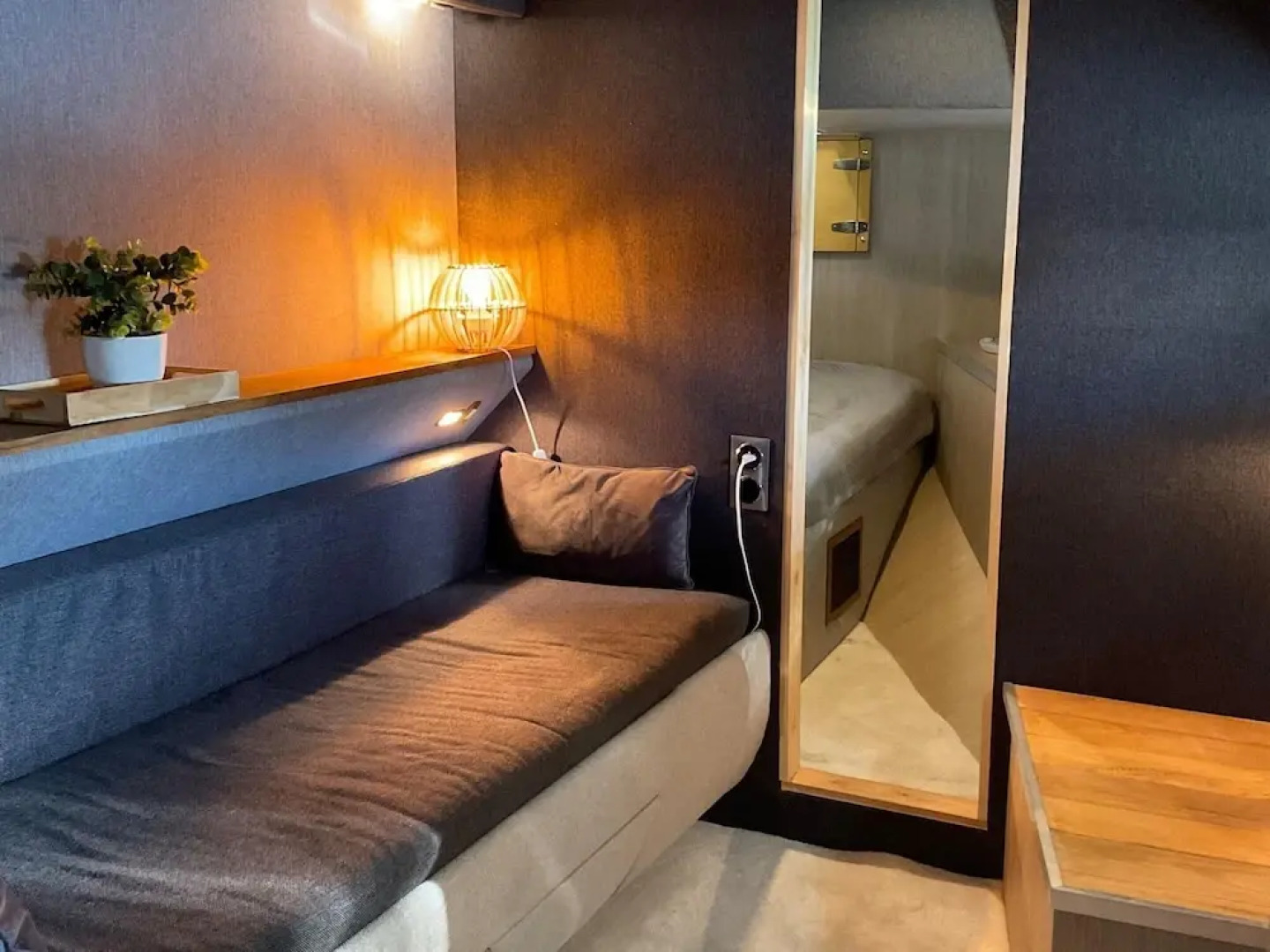 Attractive Yacht With Roof Terrace