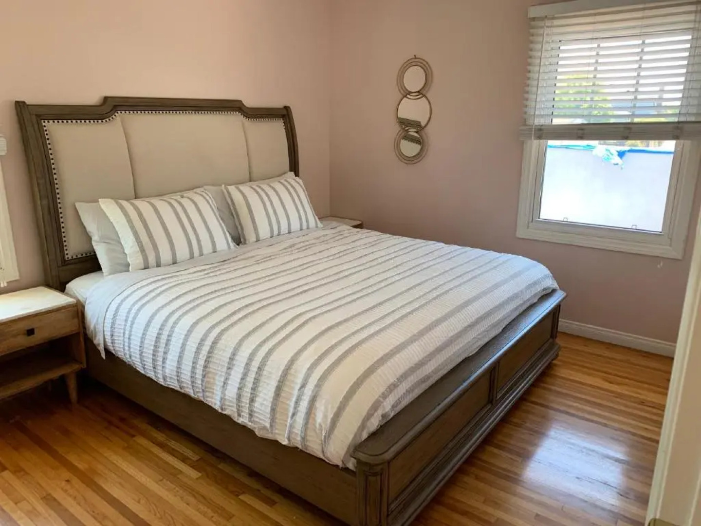 Rustling Leaves 2bd/1 ba Upstairs Parking/Laundry