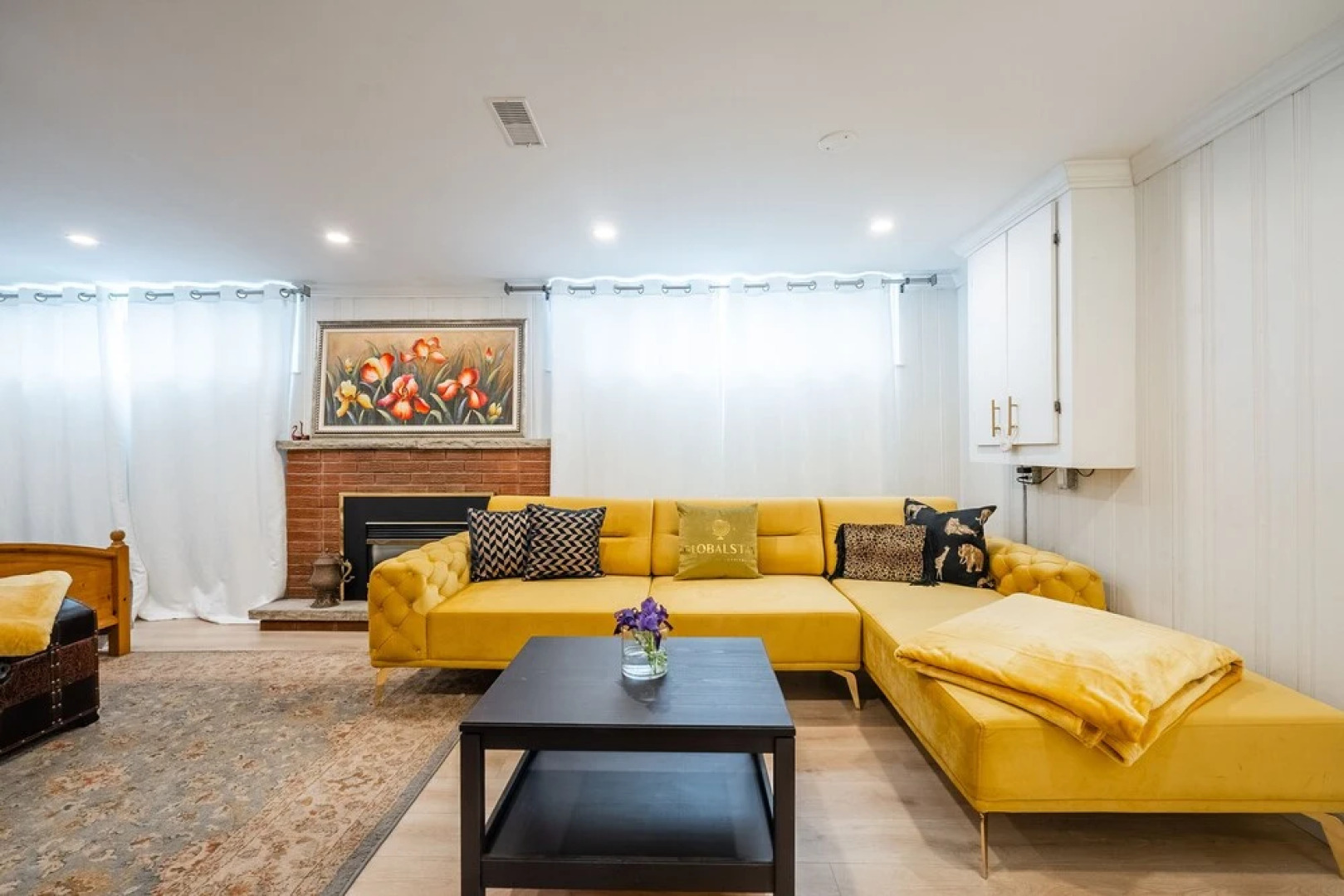 GLOBALSTAY Sunny Basement Brontë park