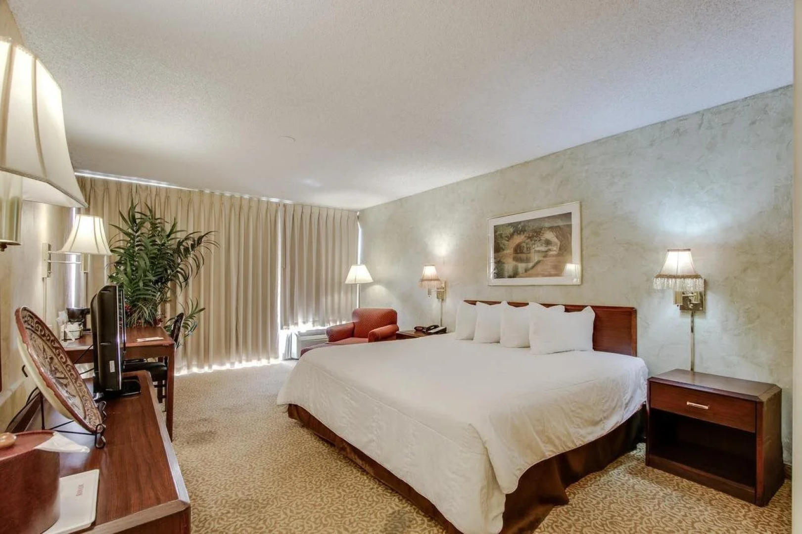 Holiday Inn Dallas Market Ctr Love Field by IHG