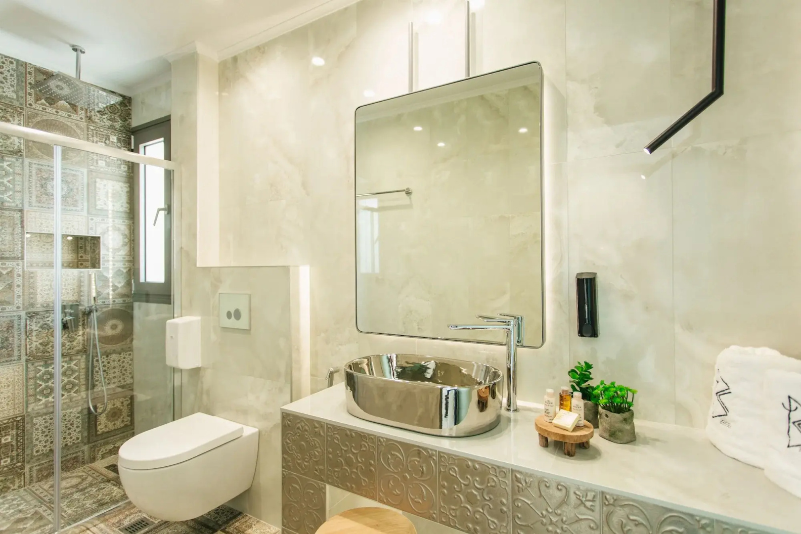 Blue Carpet Luxury Suites