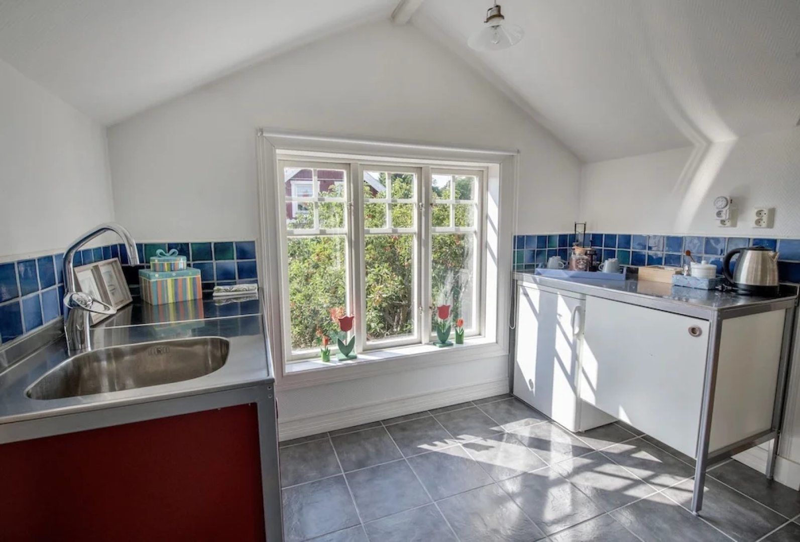 2 Bed House Sleeps 4 With Garden & Free Parking