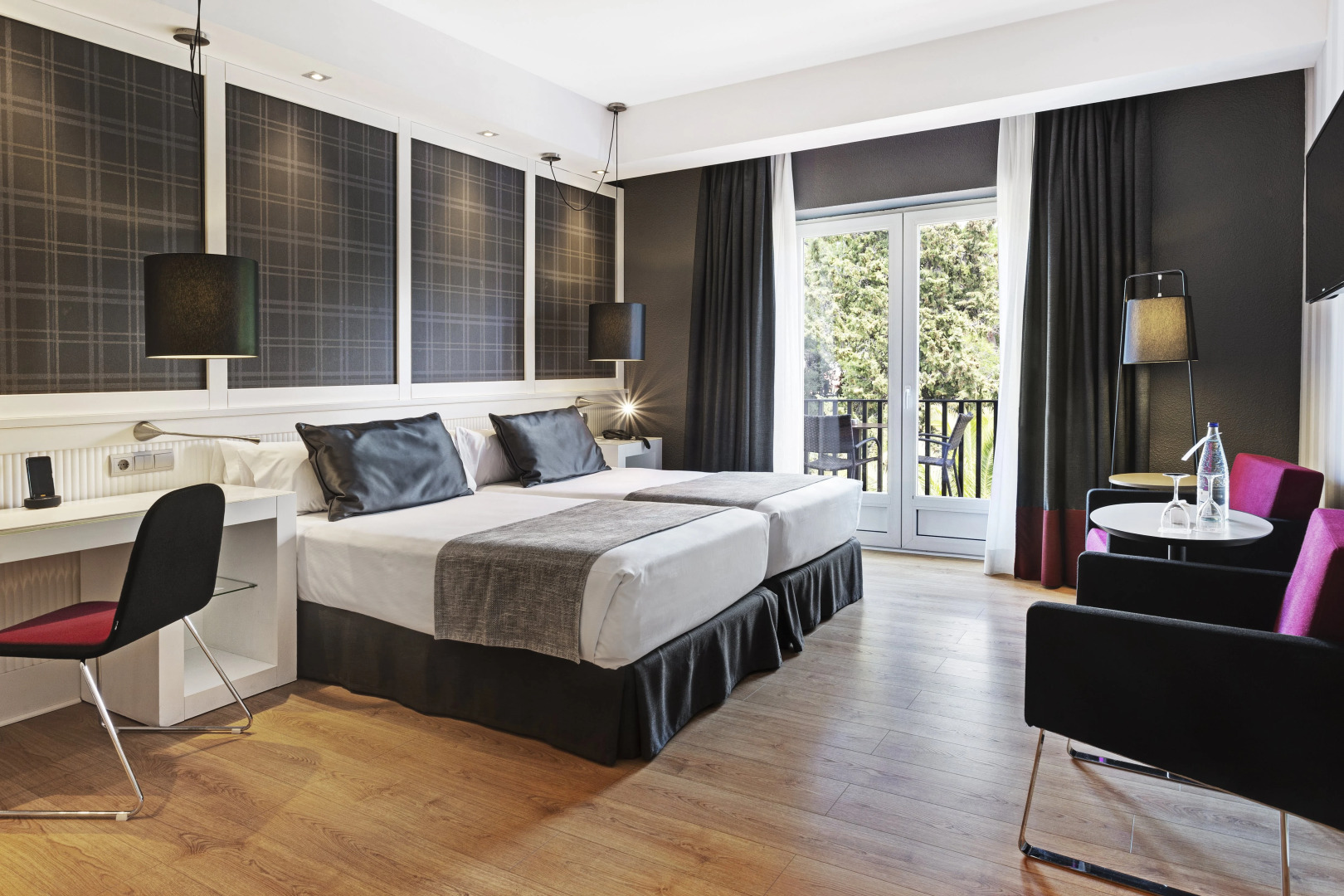 Отель Catalonia Reina Victoria