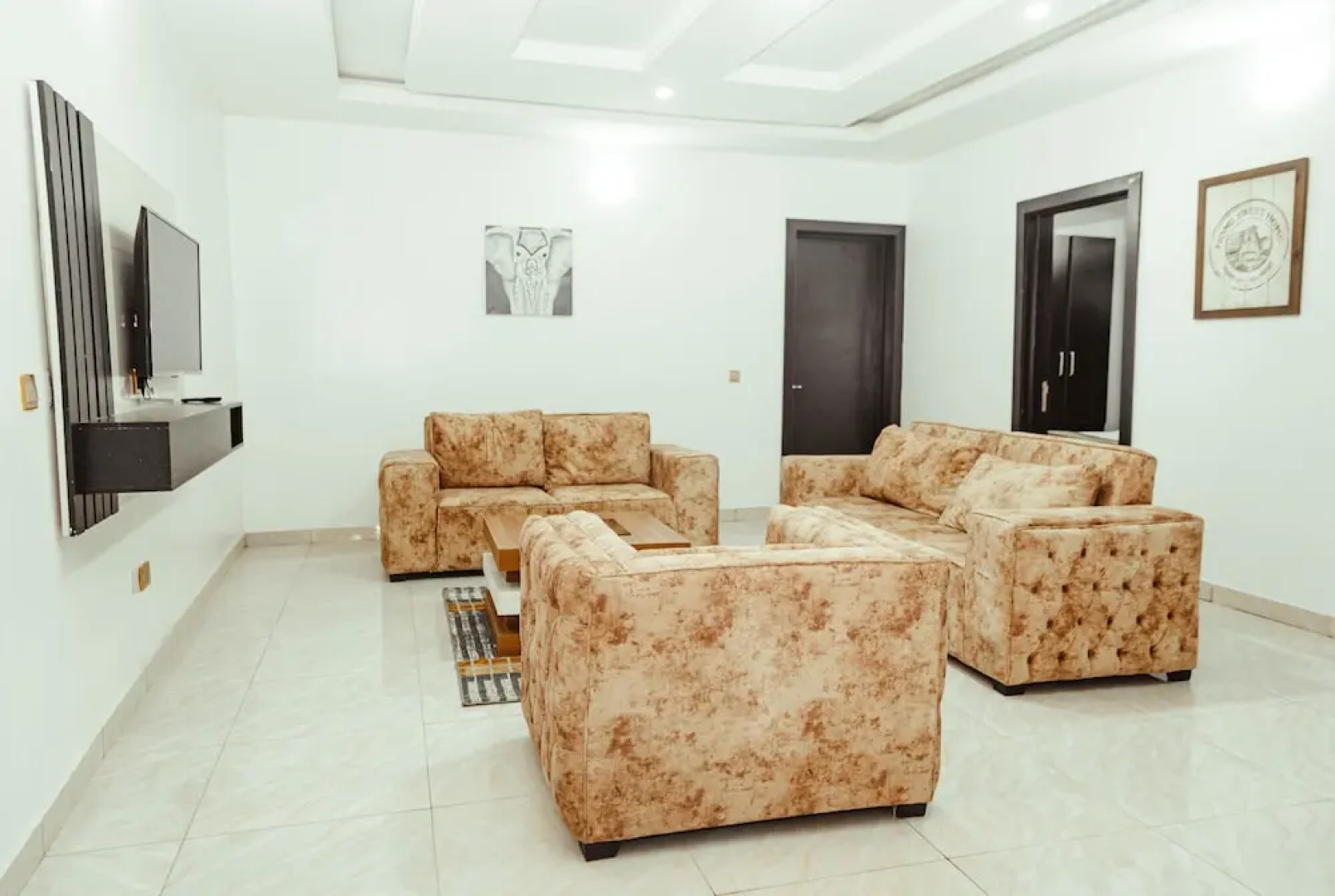 247 Luxury Hotel & Apartment Ajah