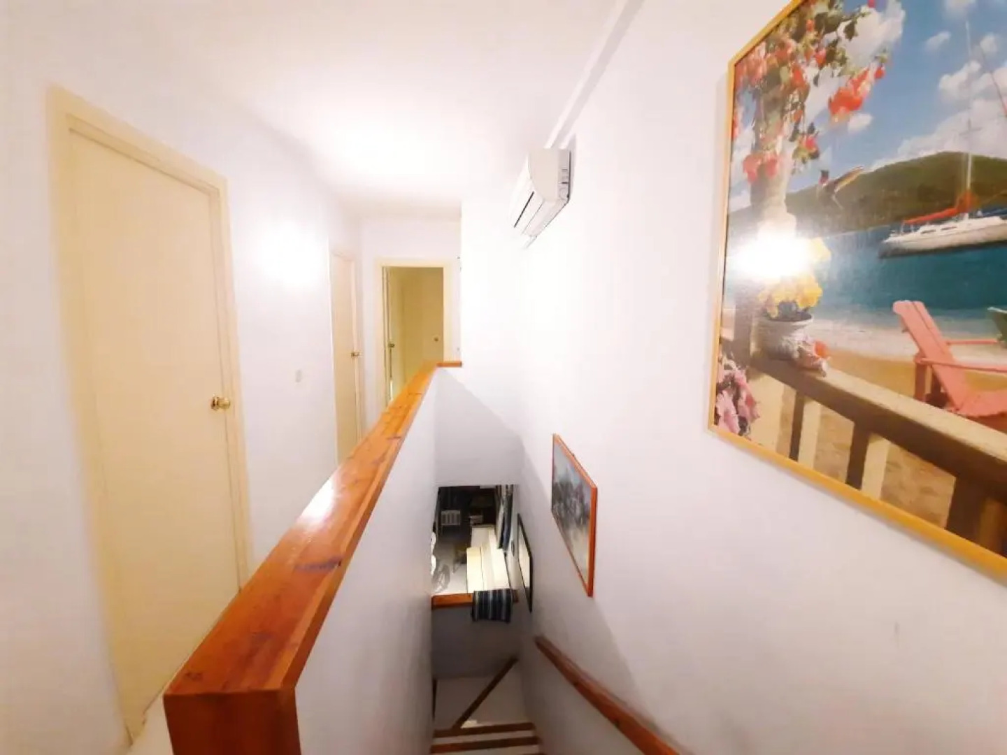 Cosy house with garden infront of the sea