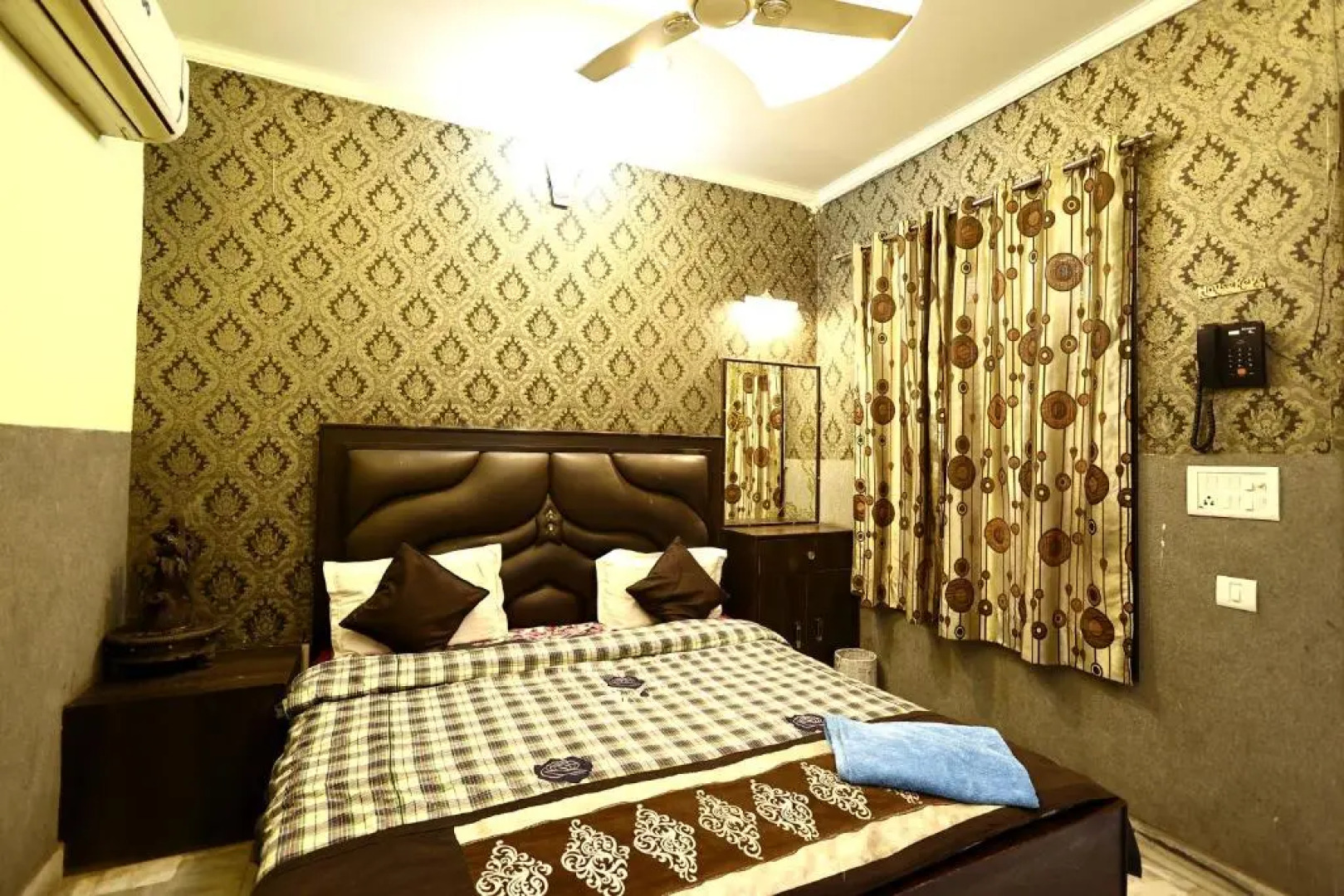 Lucky Restaurant And Guest House