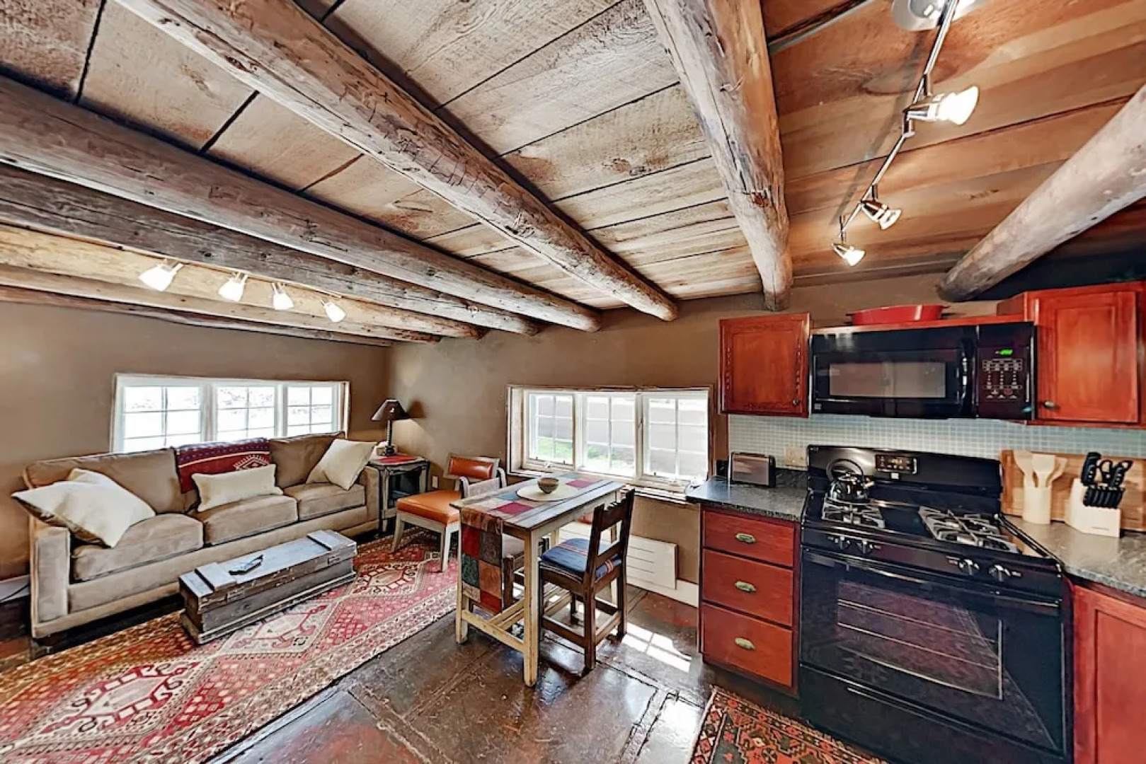 Luxe Casita W/ Kiva, Full Kitchen & Steam Shower 1 Bedroom Duplex