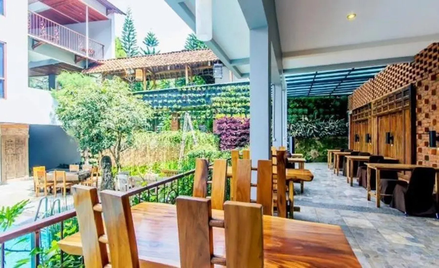 Lotus Art & Garden Hotel