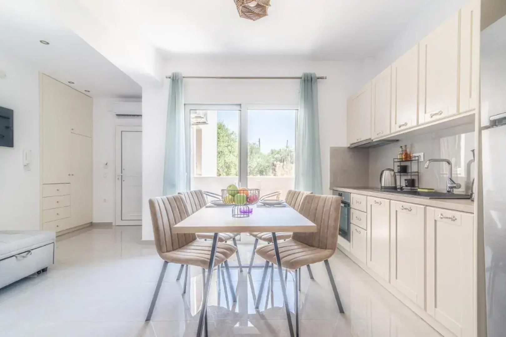 Elegant Suite 2 near the Beach