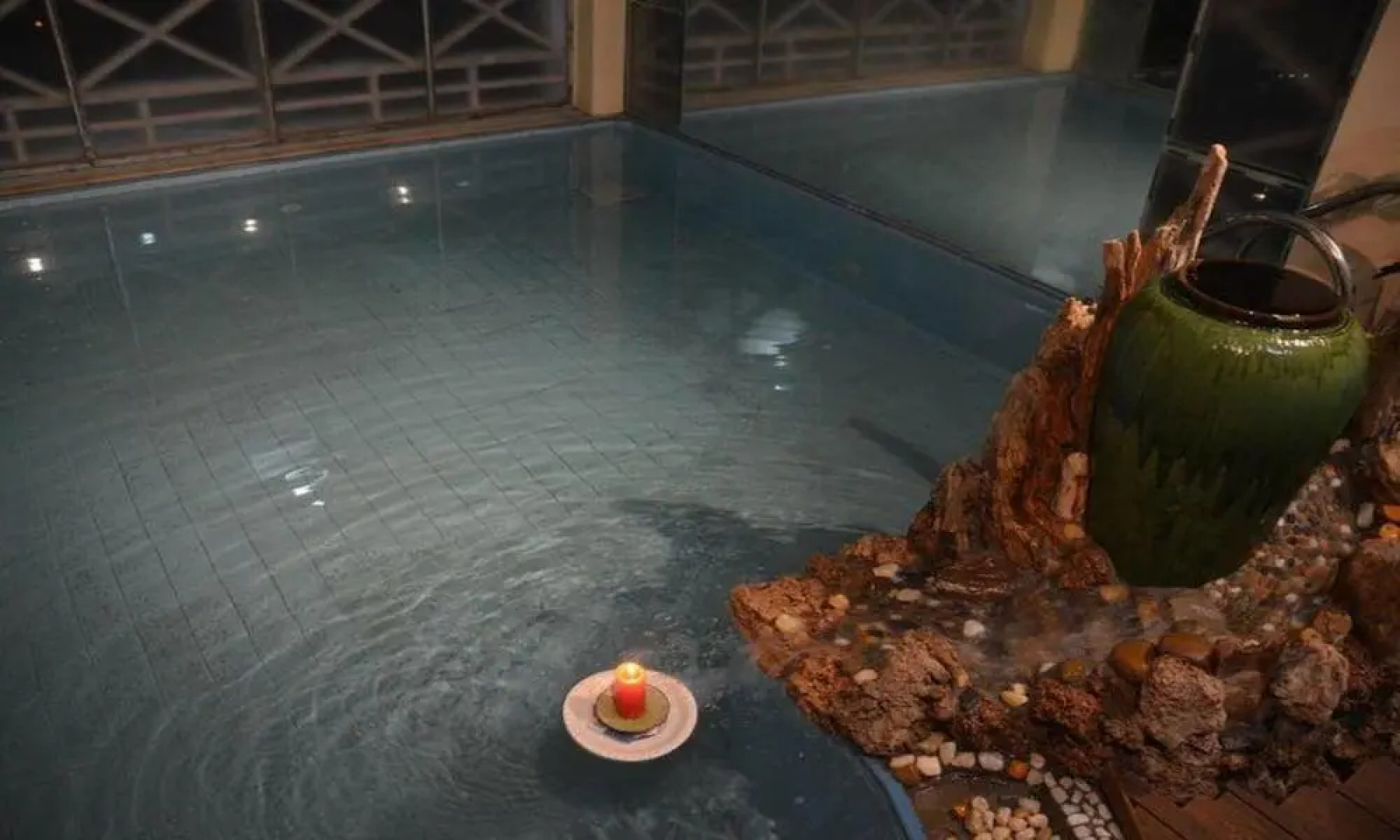 Mandalay Kandawgyi Inn