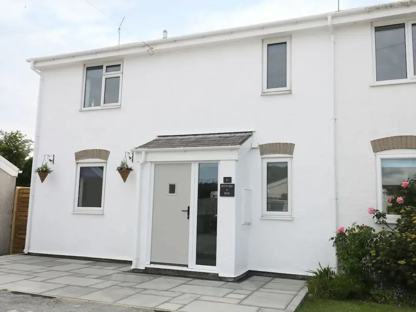 21 Llwyn Gwalch Estate