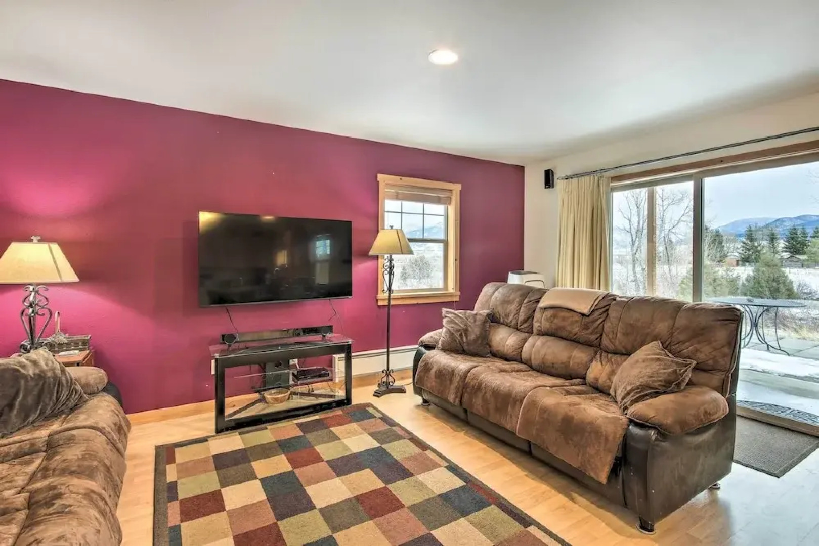 Inviting Townhome: 30 Mi to Yellowstone NP!