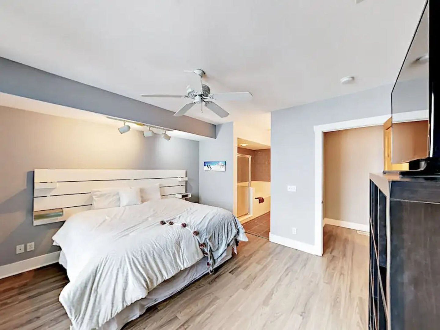 Pinebrook Perfection Unit 4 - 3 Br Condo