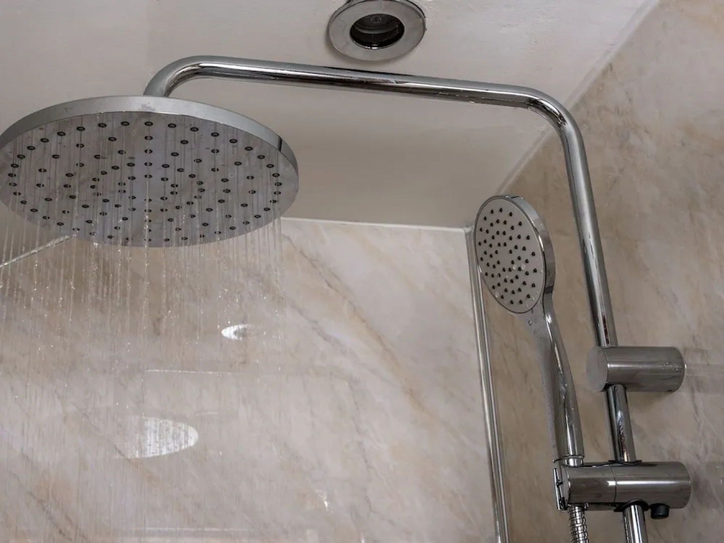 Cottage Consisting of Luxury Like a Rain Shower and Ideally Situated in Crai