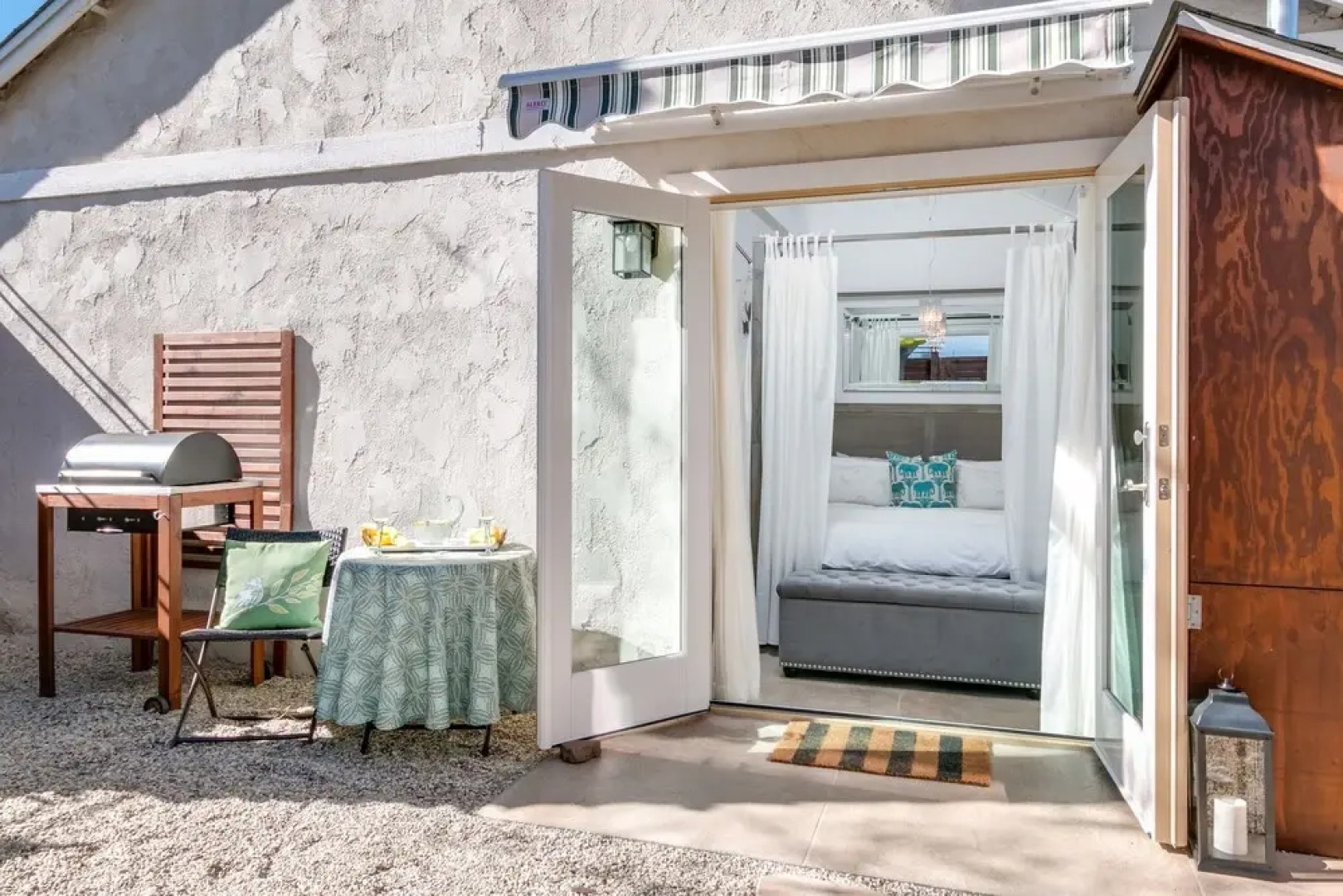 Oak View Studio Near Lake & Ojai - 1 Br apts by RedAwning