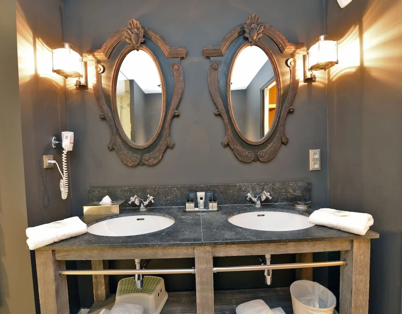 Les 5 Freres Maison de Famille