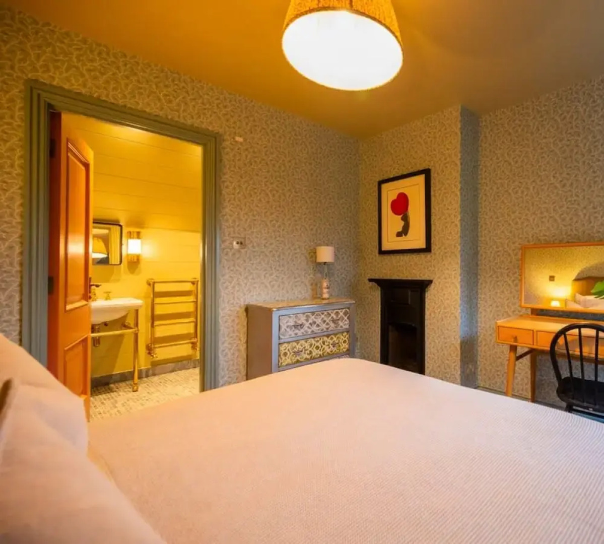 The Writers Retreat - 5 Beds Parking Much More