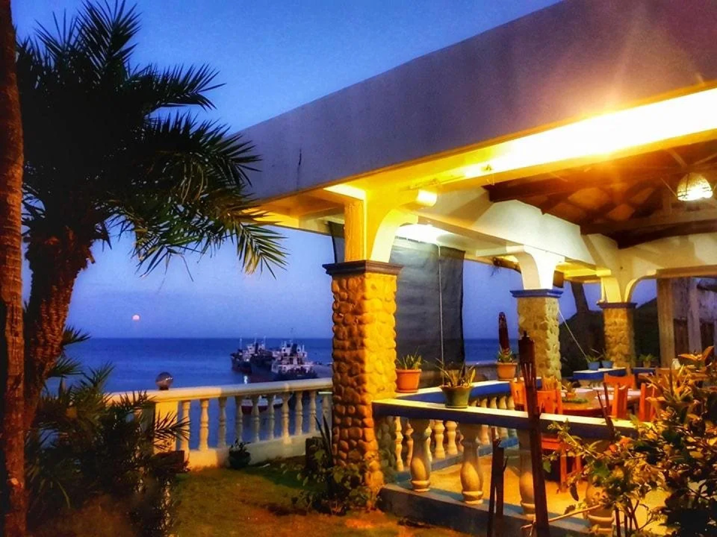 shanedel's inn & café