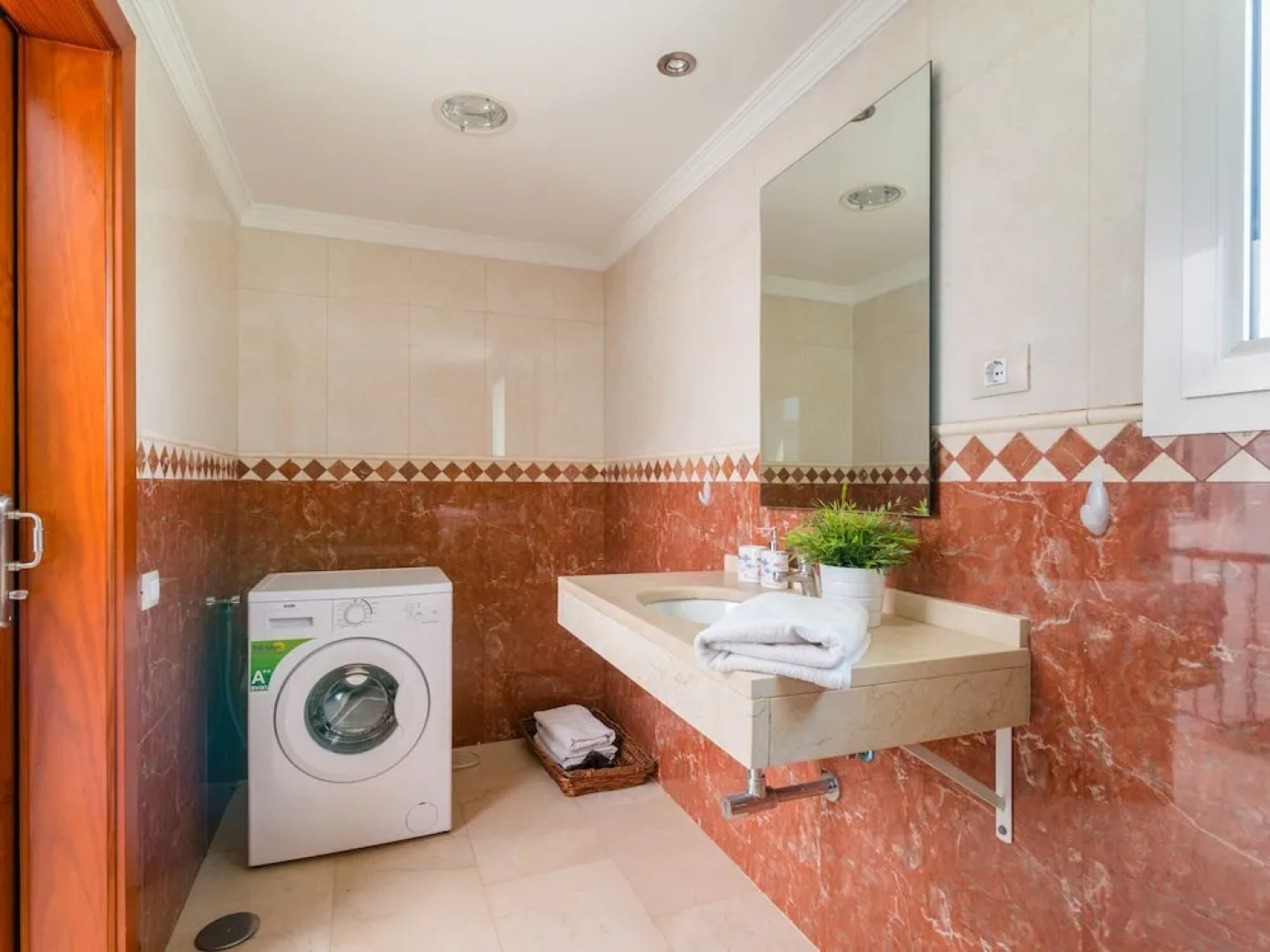 Spacious Apartment in Cruce de Arinaga With Terrace