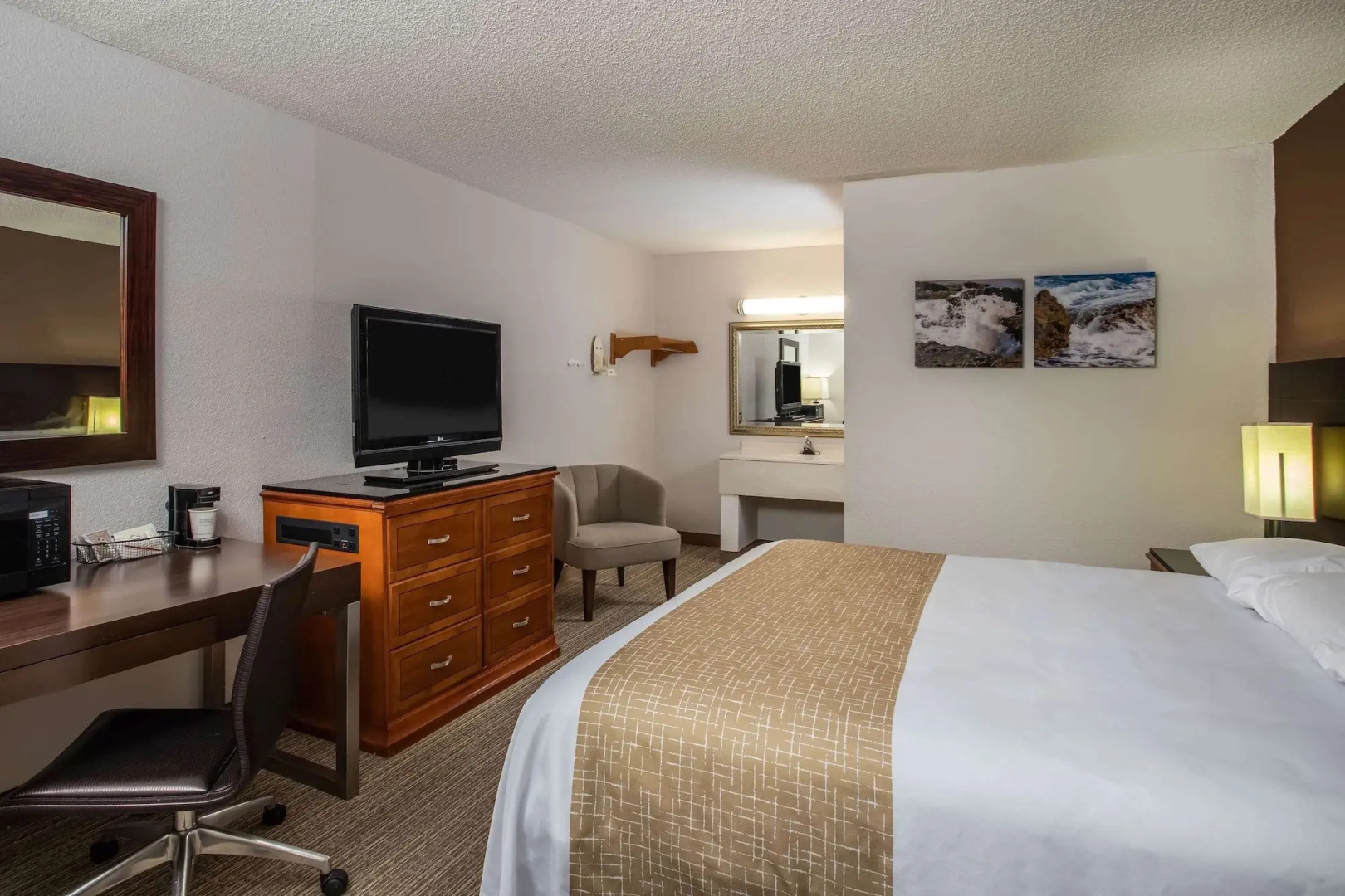 Travelodge by Wyndham Fort Wayne North