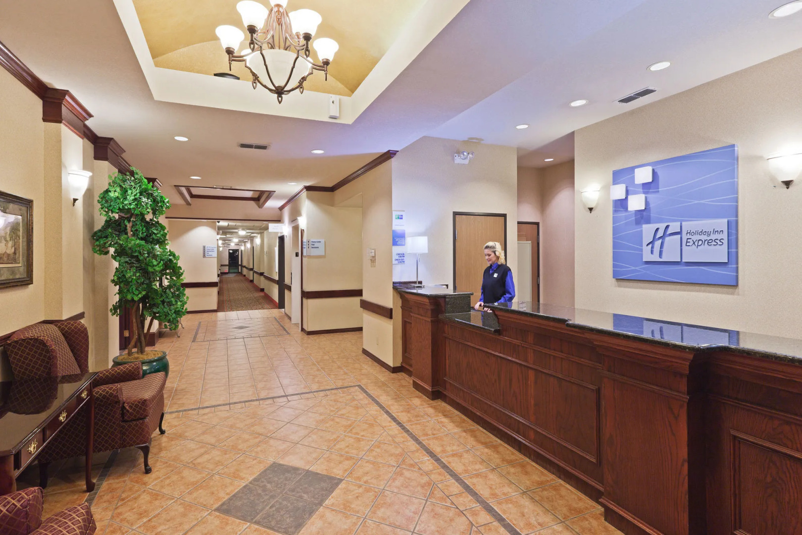 Holiday Inn Express & Suites by IHG