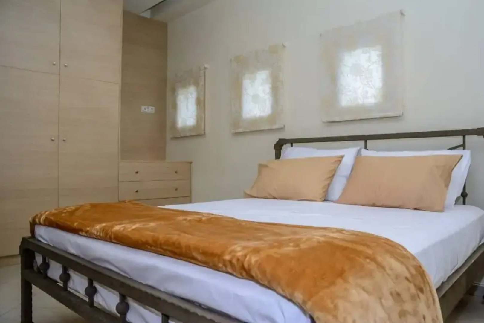 Green Luxury Villa Near The Sea