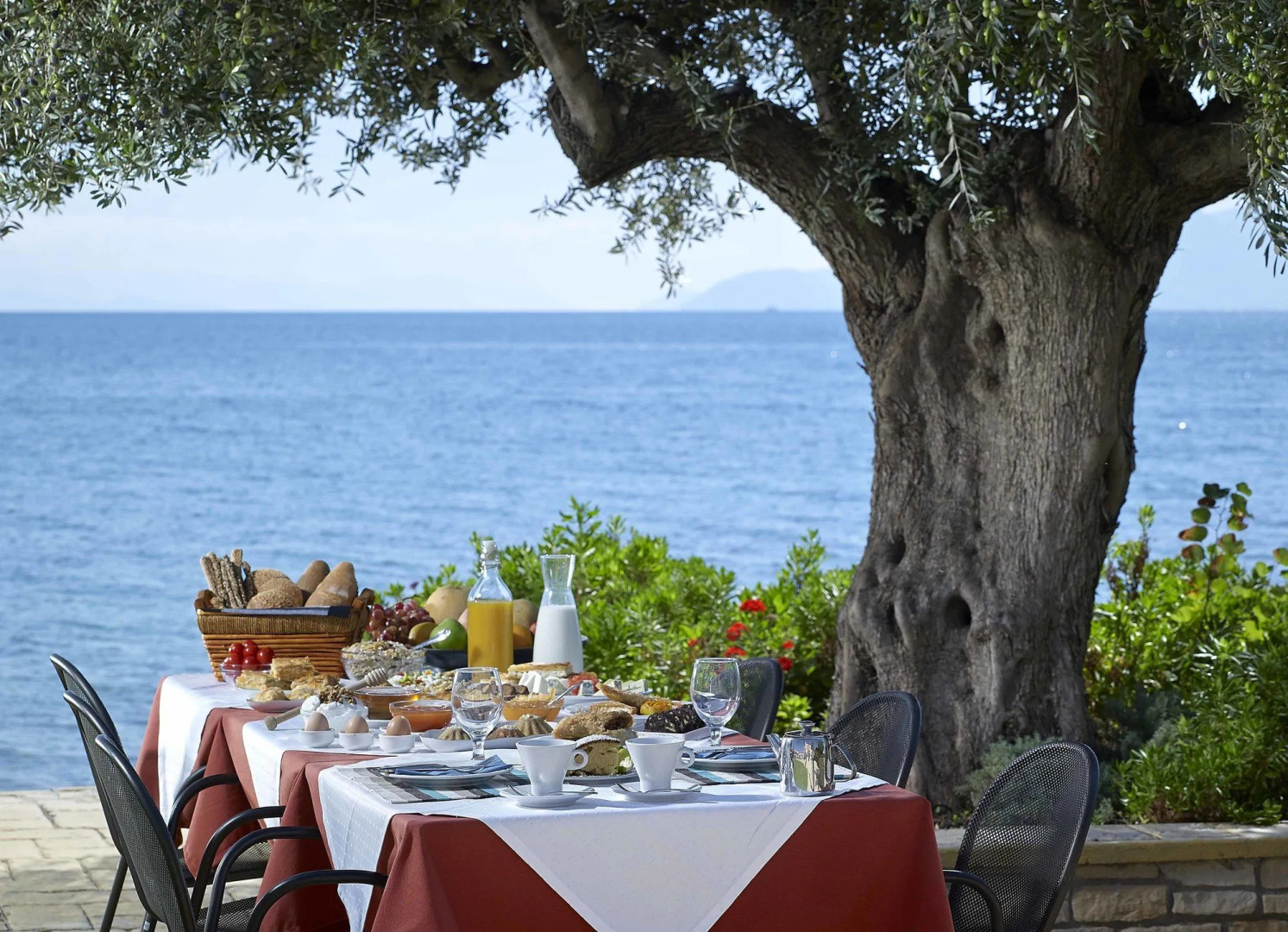 Avantis Suites Hotel