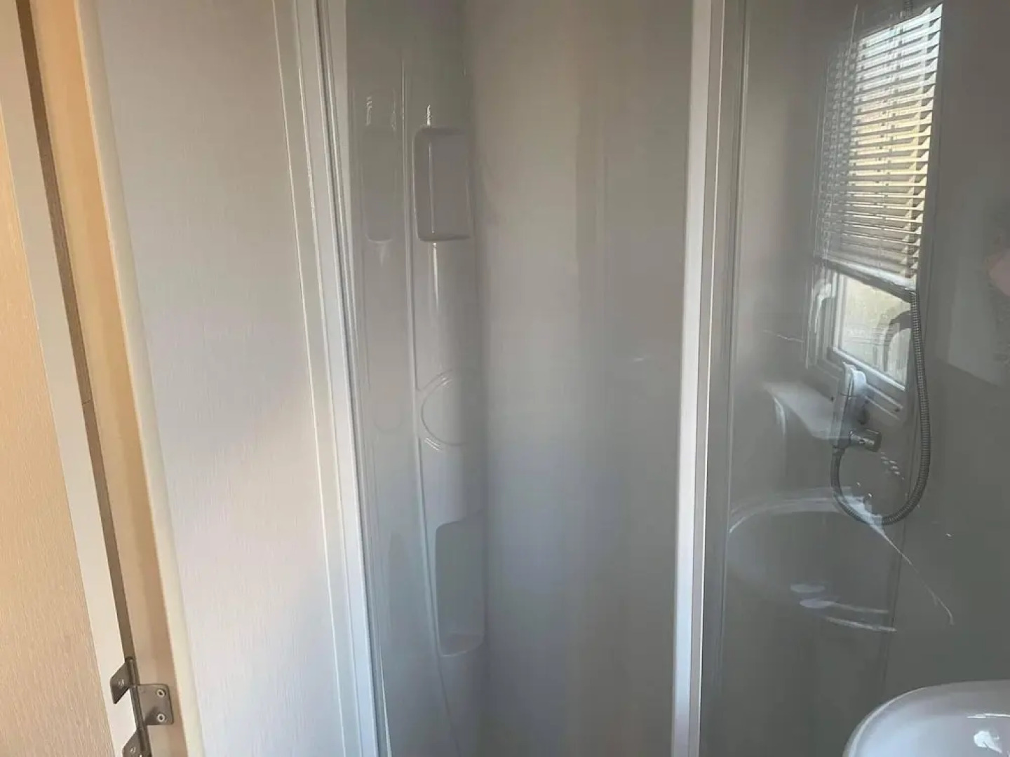 2022 Holiday Home 2 Bedroom With Decking