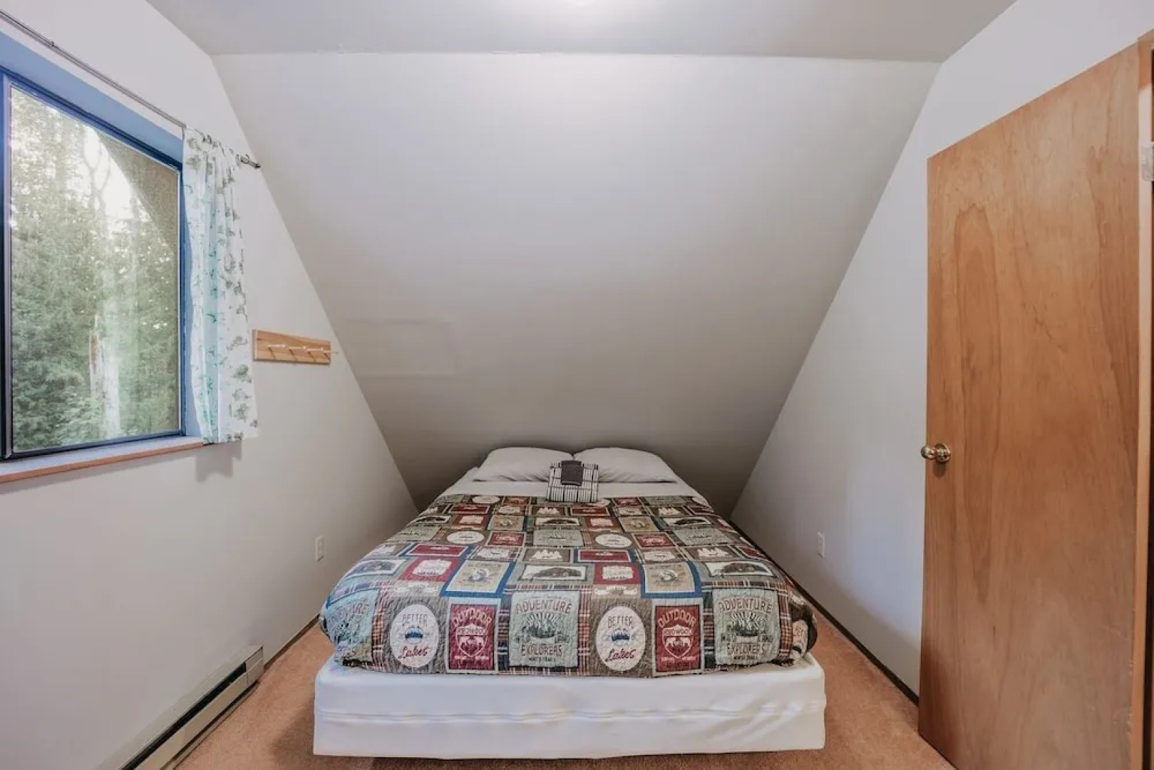 67mf- Hot Tub - Pets Ok - Bbq - Sleeps 5 3 Bedroom Home by RedAwning