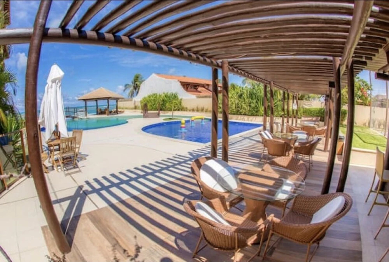 Cobertura Beira-Mar c/ Piscina Privativa – Barra Bali 417