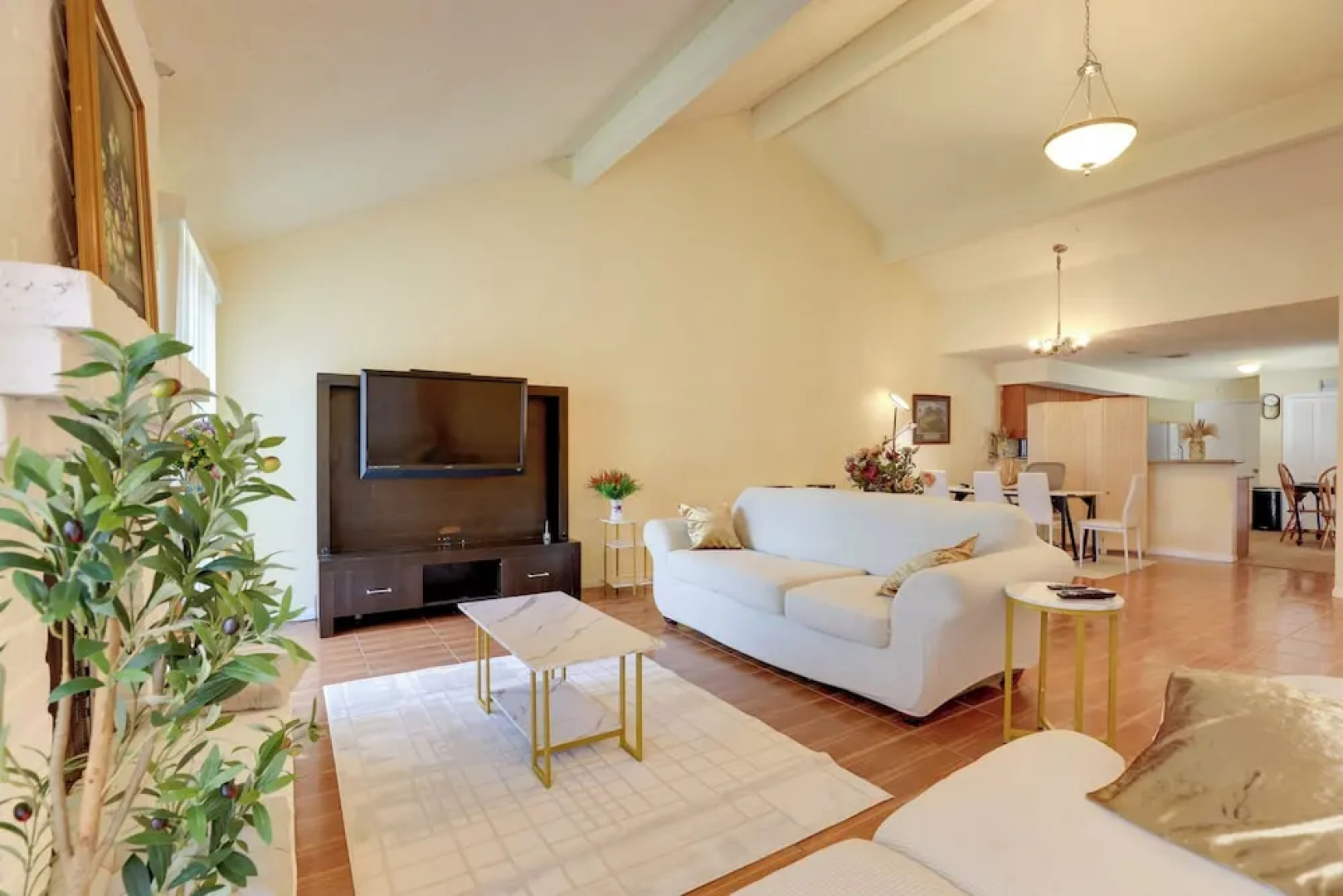 Houston Area Home w/ Yard - 5 Mi to Sugar Lakes!