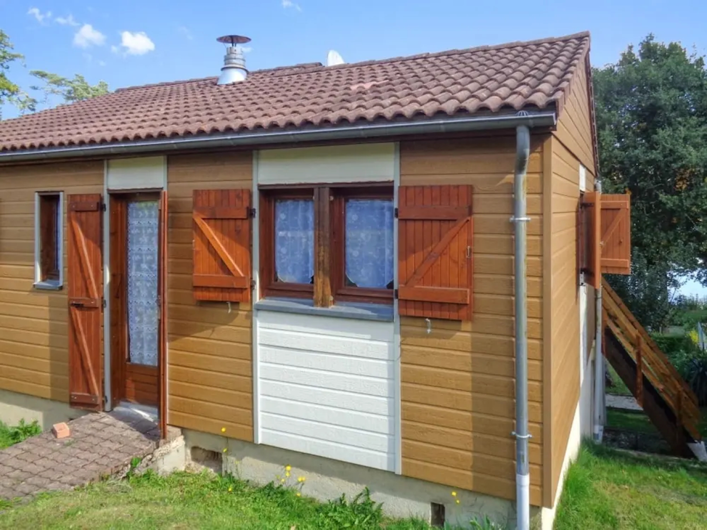 Chalet With 3 Bedrooms in Saint-gérons, With Wonderful Lake View, Pool