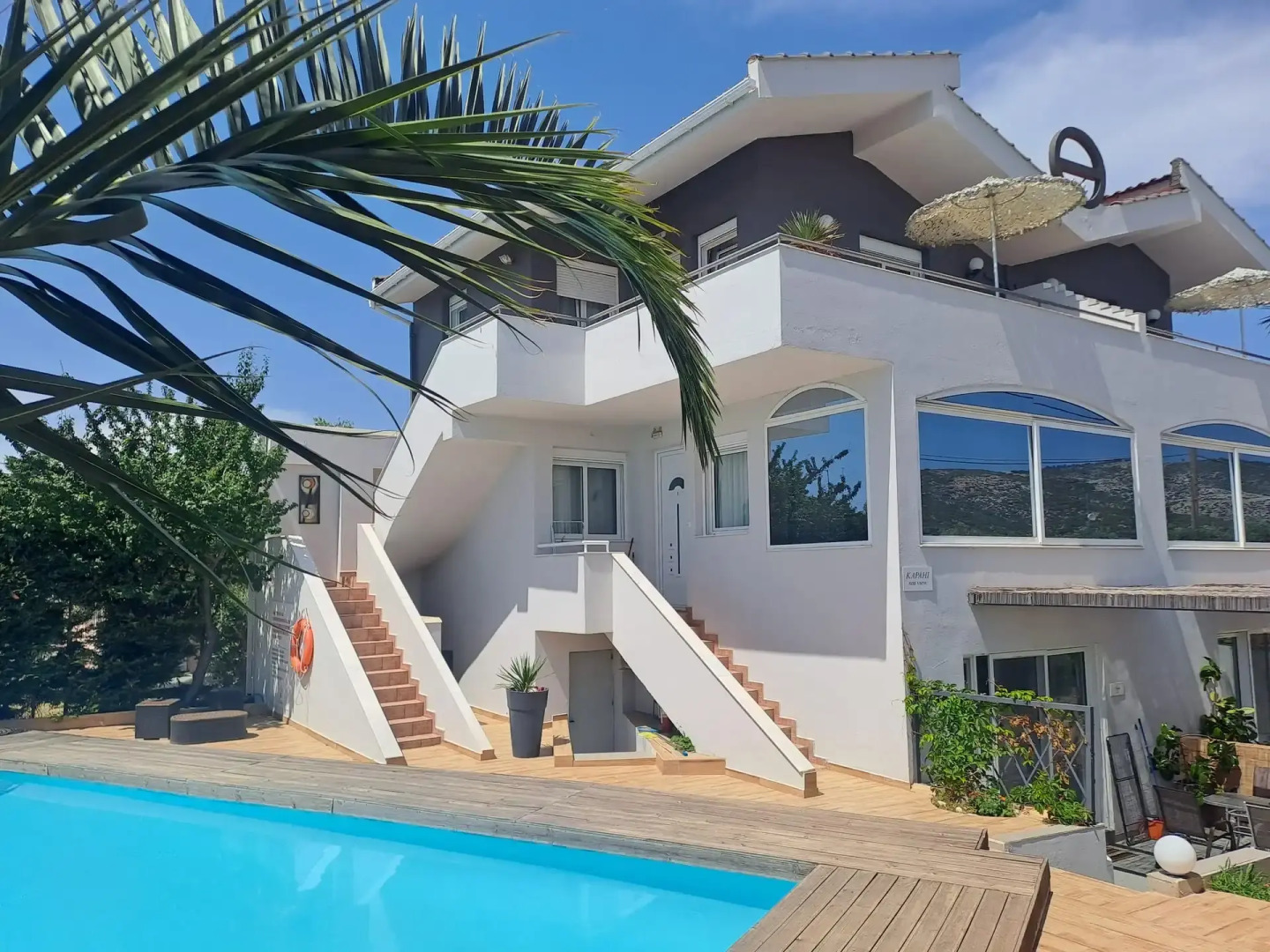 Kapahi Sea View Apartments & Suites