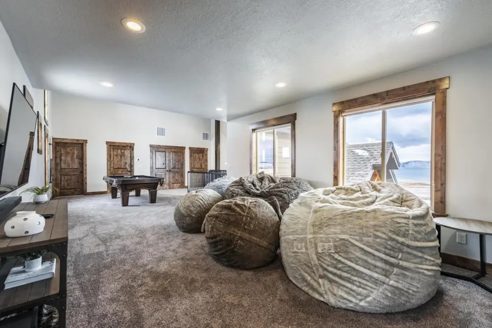 Luxury Designer Home, Beach Access, Pool Access, Private Community - Sleeps 39