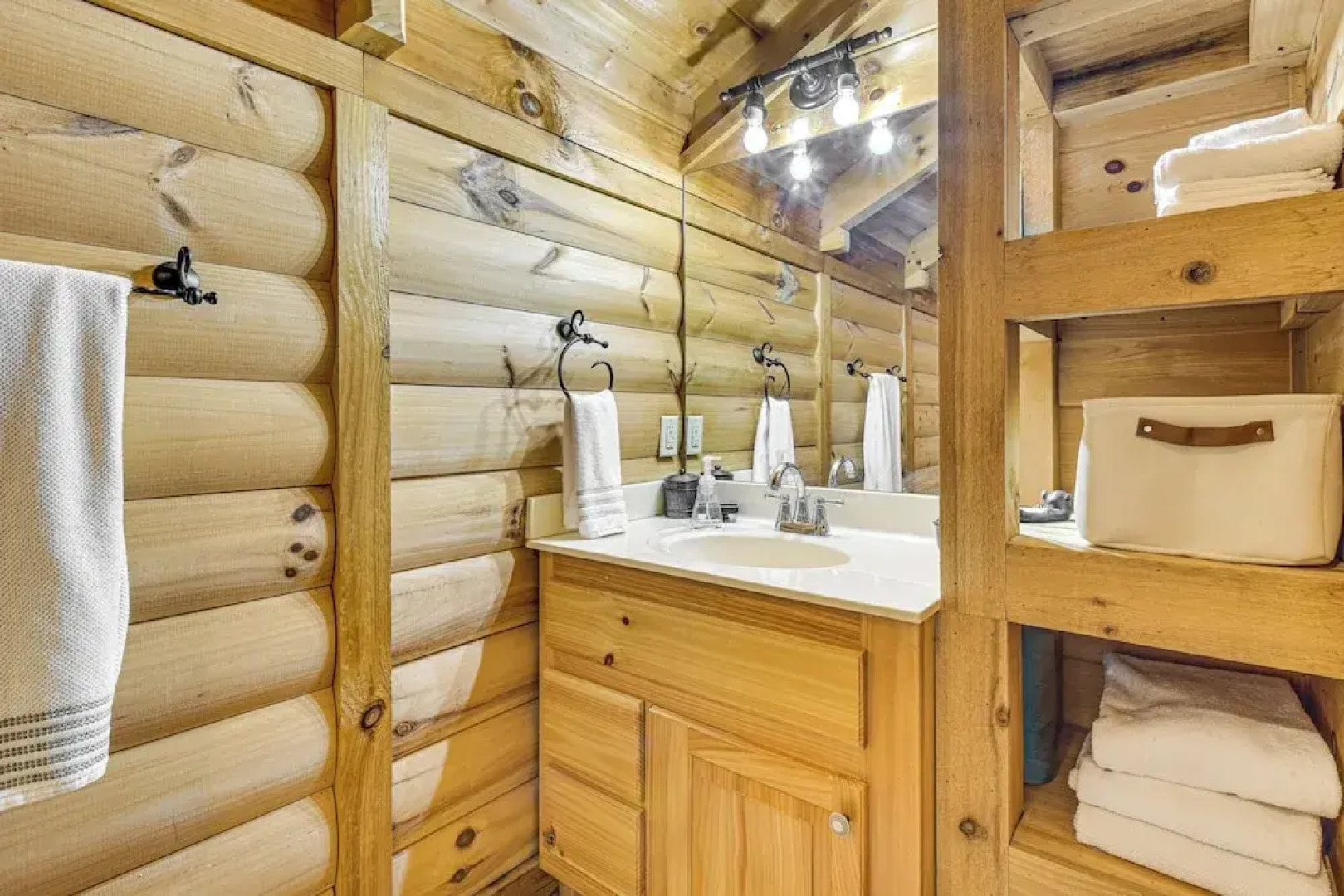 3 Mi to Dtwn Clayton: Cabin w/ Trail Access!