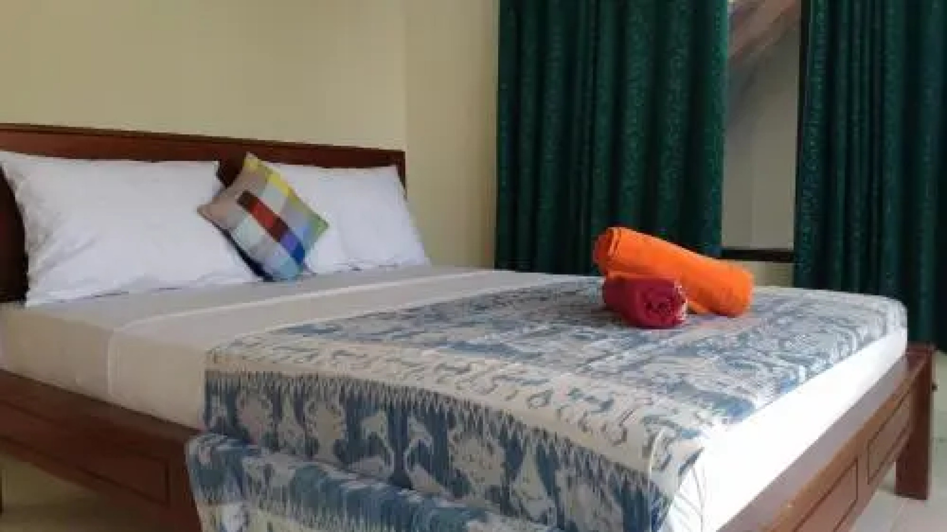 Warung Santa Fe and Bungalows