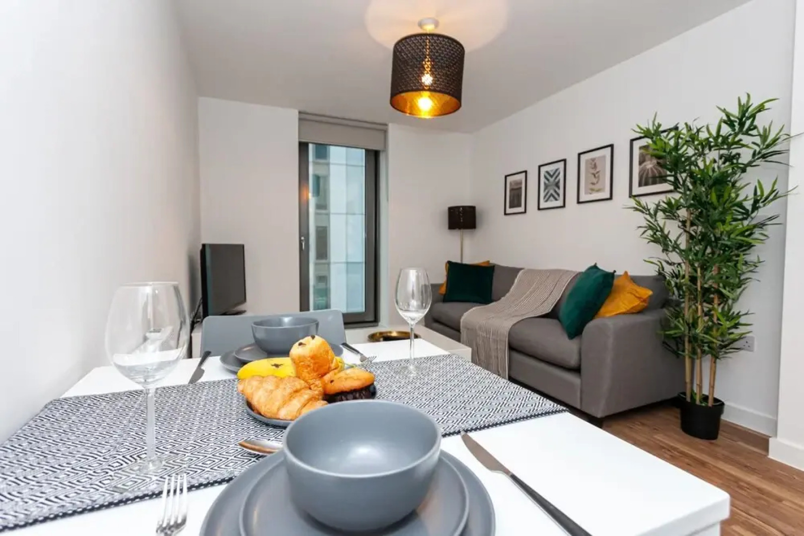 X1 Media City Trendy Pad