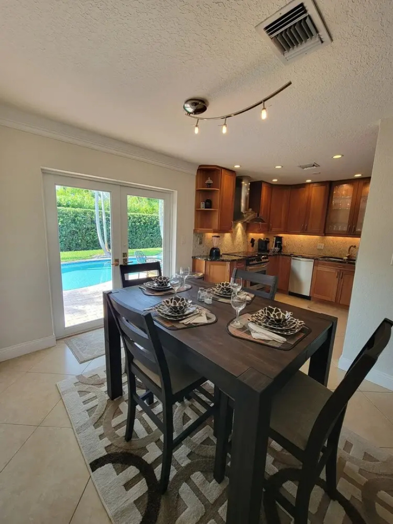 Shangri-la 3 Bedroom Home by RedAwning