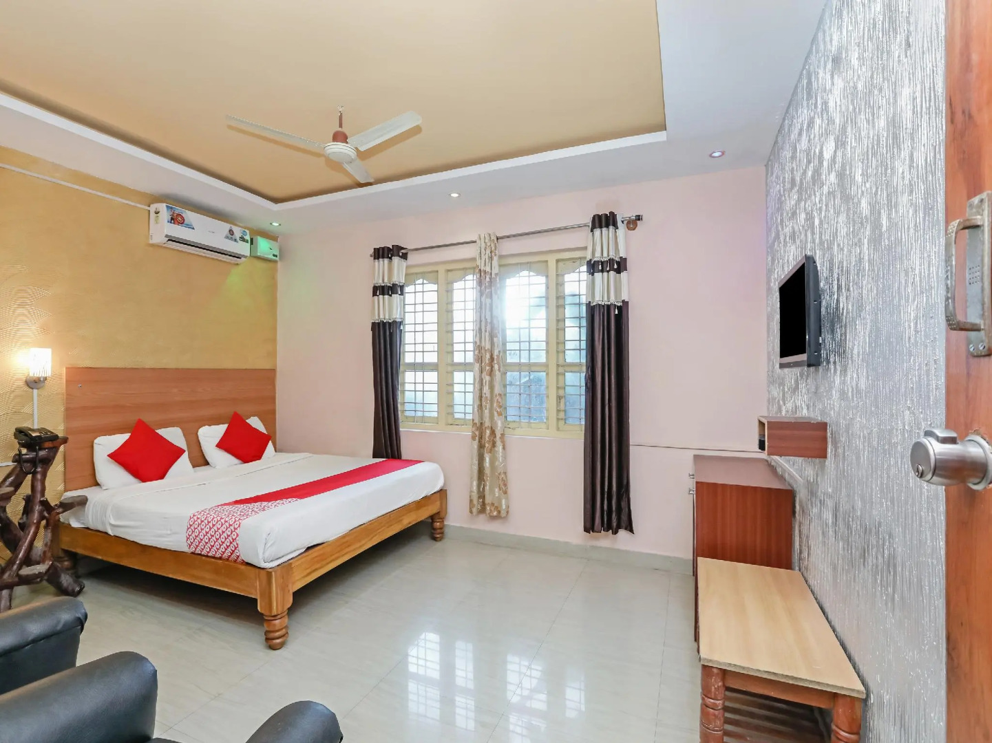 OYO 9592 Maharaja Palace Resort